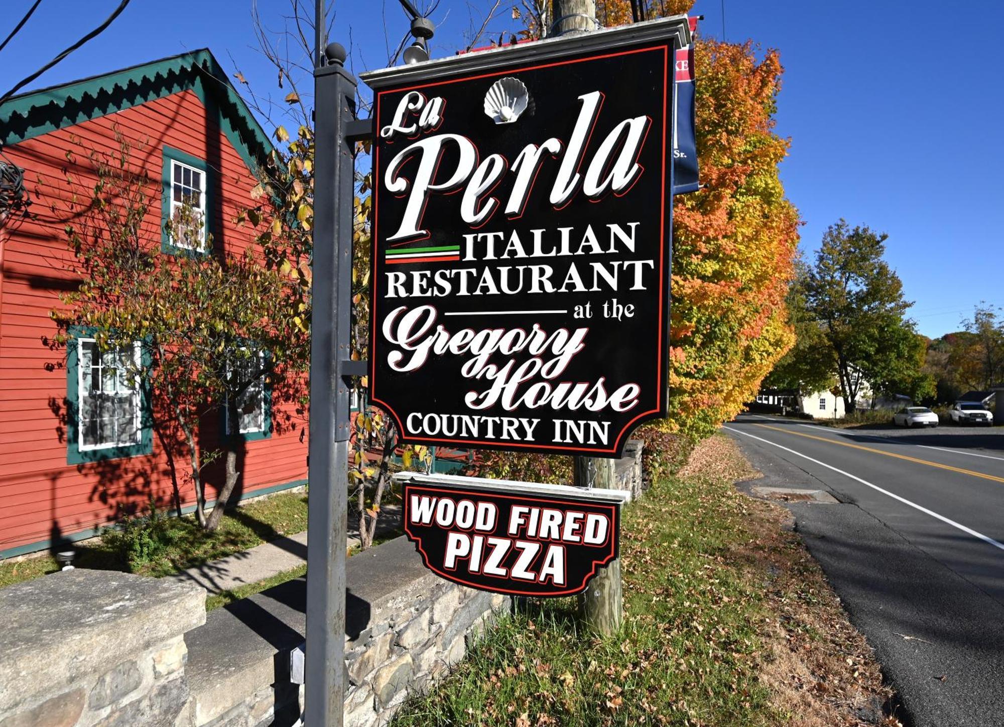 Averill Park La Perla Restaurant & Country Inn מראה חיצוני תמונה